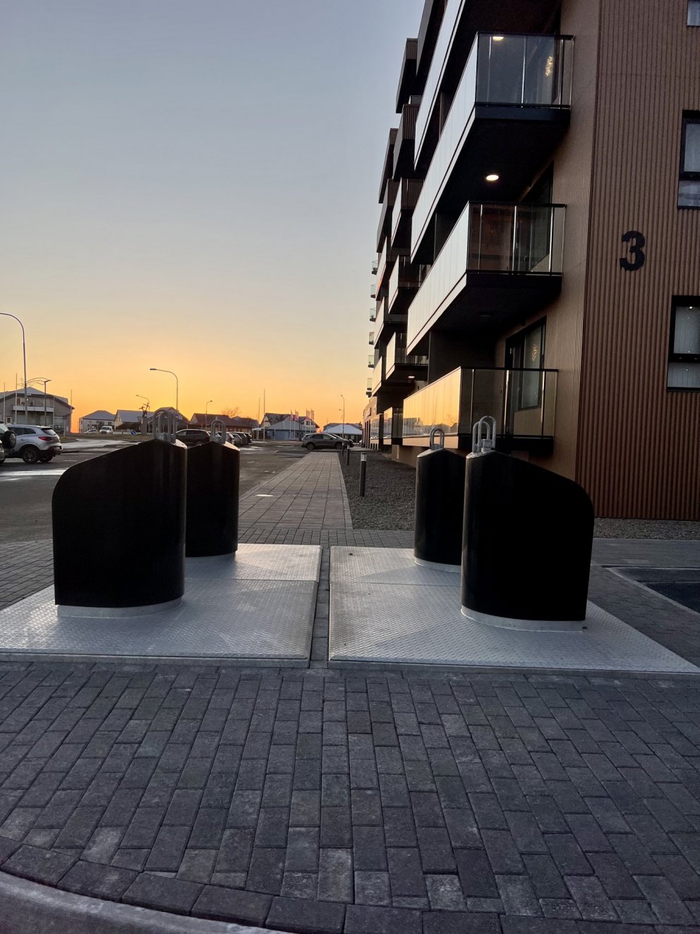 Djúpgámar við nýtt fjölbýlishús