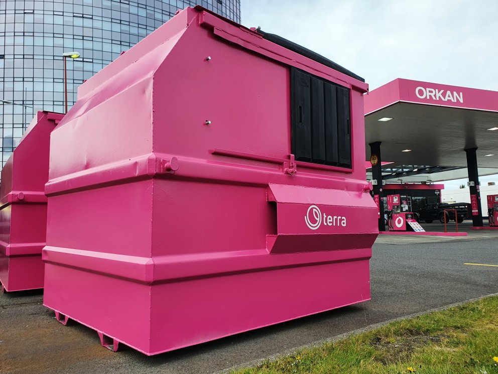 Fallega bleikir gámar Terra hjá Orkunni við Smáralind