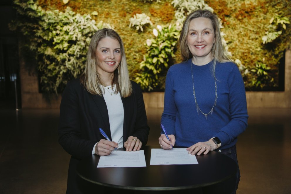 Við undirritun samningsins; Ásta Sóllilja Guðmundsdóttir, framkvæmdastjóri KLAK – Icelandic Startups&hellip;