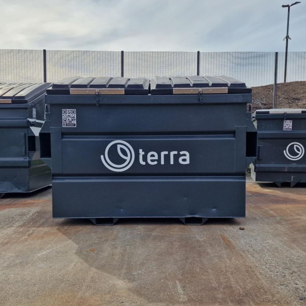 Terra endurmerkir ílát með nýjum límmiðum