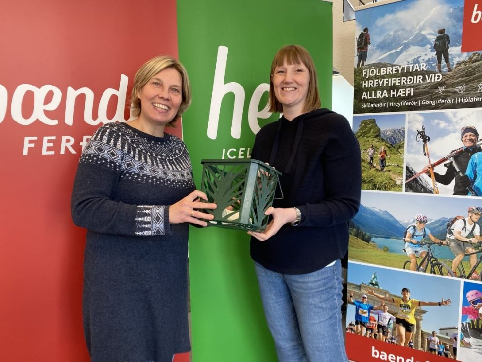 Berglind afhendir Kolbrúnu startpakka fyrir 