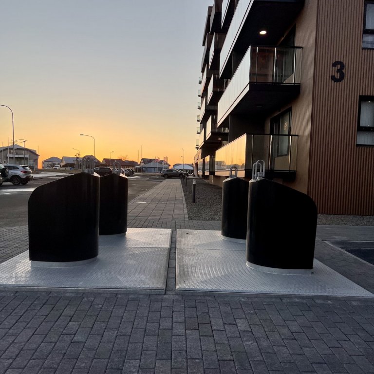 Djúpgámar við nýtt fjölbýlishús