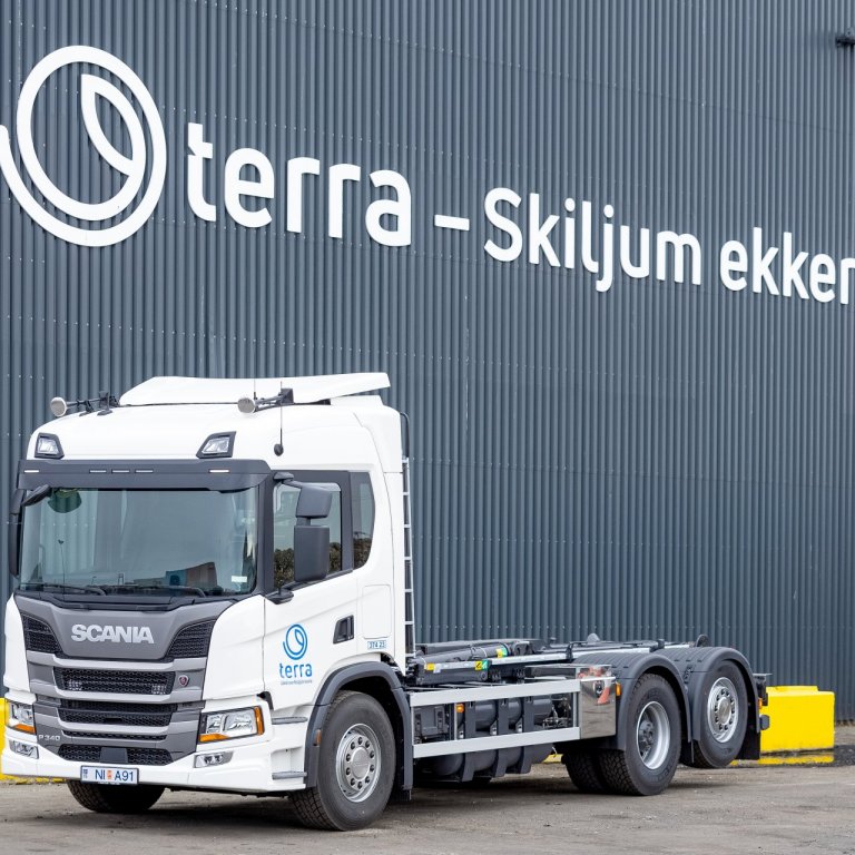 Þrír nýjir metanbíla