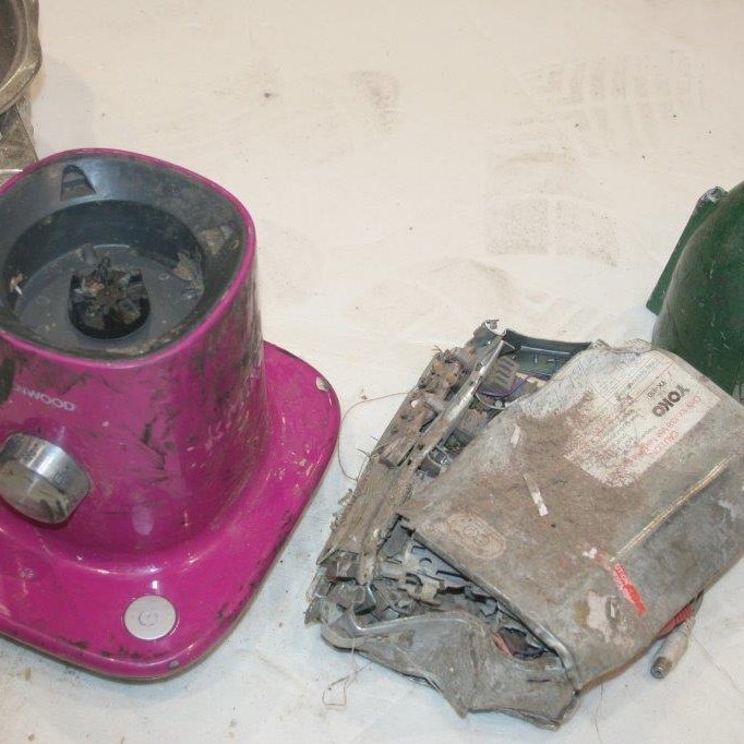 Setjum ekki raftæki með málmum þegar við flokkum!