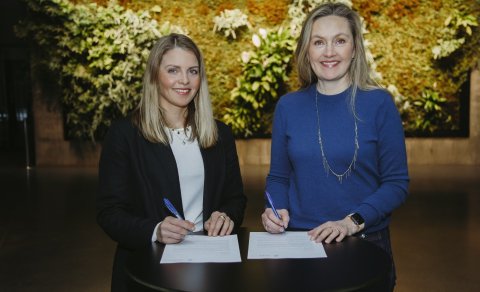Við undirritun samningsins; Ásta Sóllilja Guðmundsdóttir, framkvæmdastjóri KLAK – Icelandic Startups&hellip;